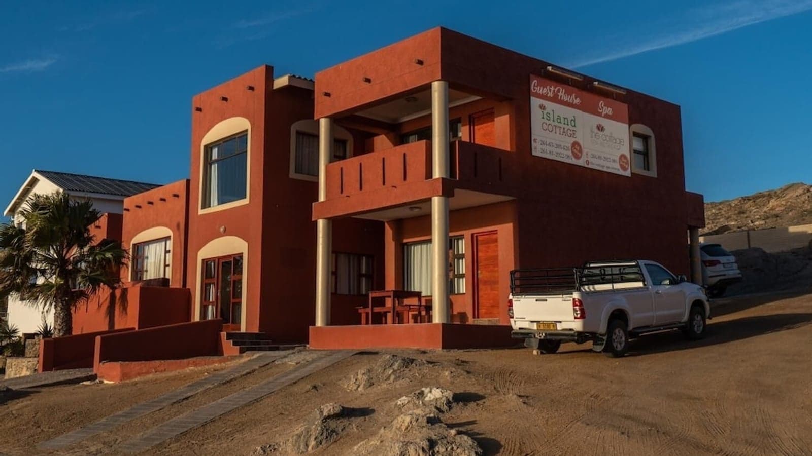 The breakfast terrace at Island Cottage Guesthouse in Lüderitz