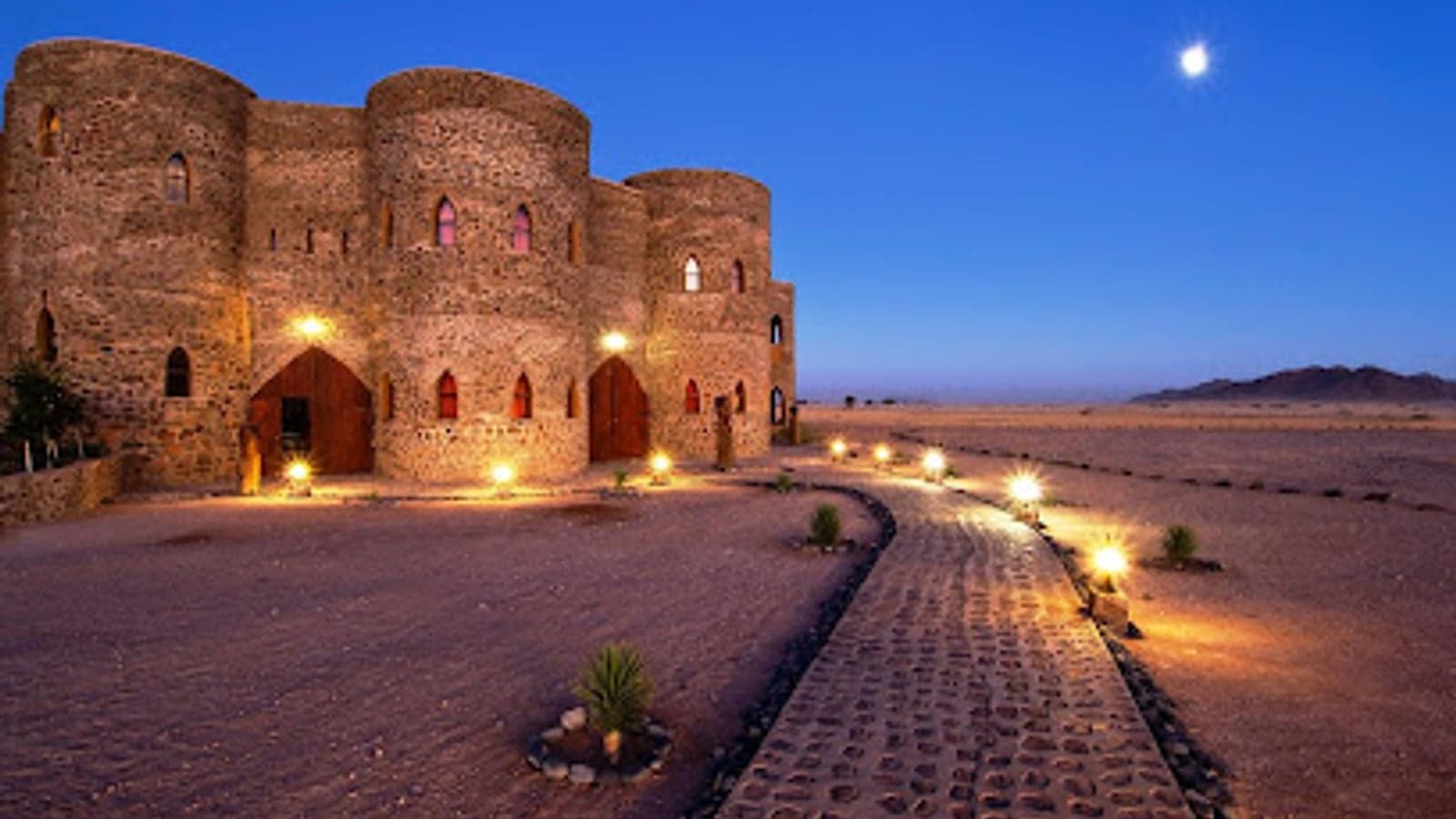 Architettura a torre in stile castello al Le Mirage Resort & Spa, Sossusvlei